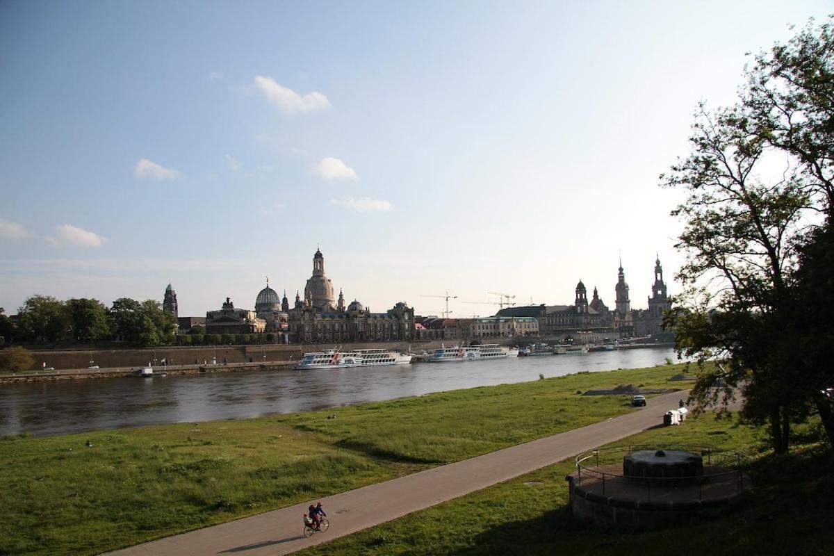 Luxus Im Zentrum Fuer 6 Personen! 3 Zimmer, Balkon, Wlan, Parkplatz * Dresden