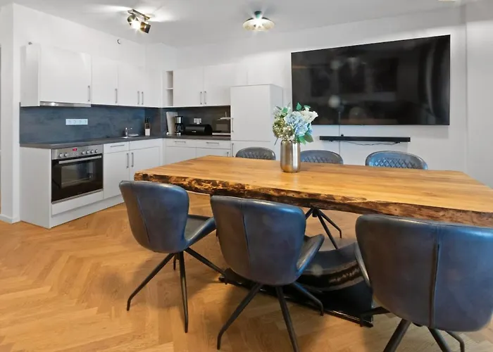 Luxus Im Zentrum Fuer 6 Personen! 3 Zimmer, Balkon, Wlan, Parkplatz