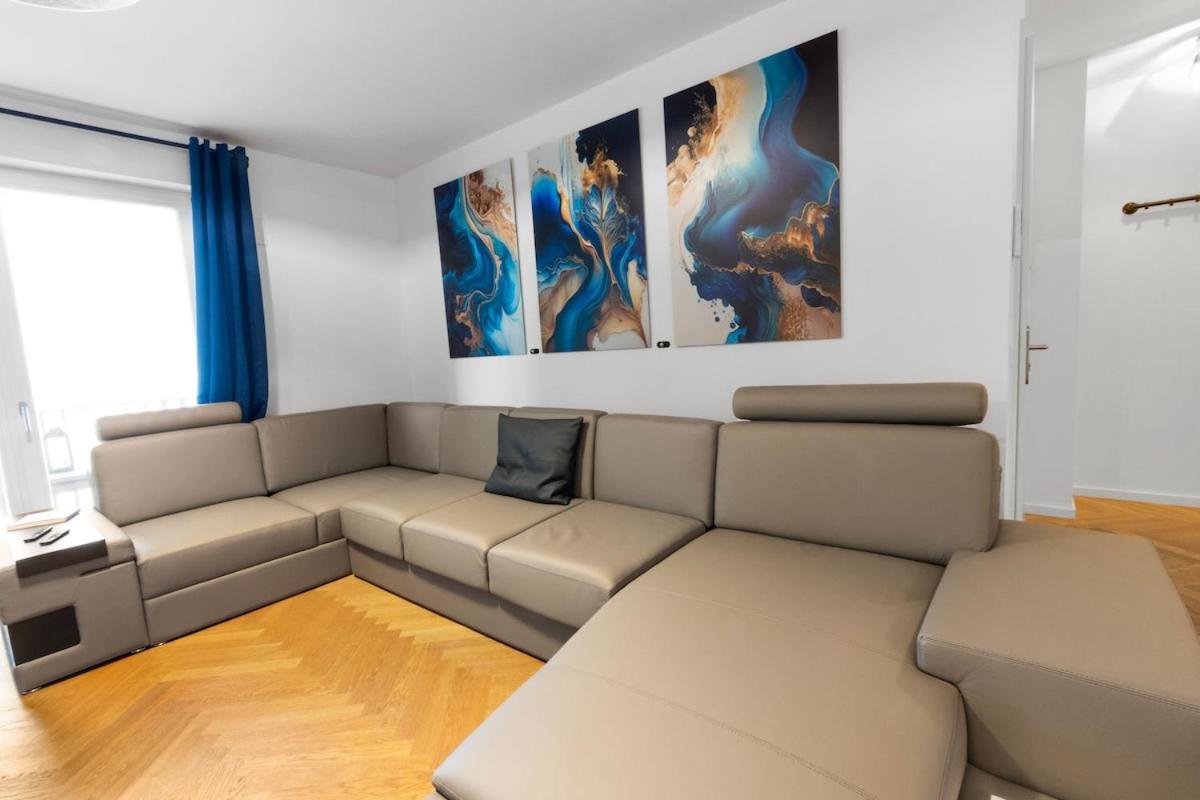 Apartment Luxus Im Zentrum Fuer 6 Personen! 3 Zimmer, Balkon, Wlan, Parkplatz