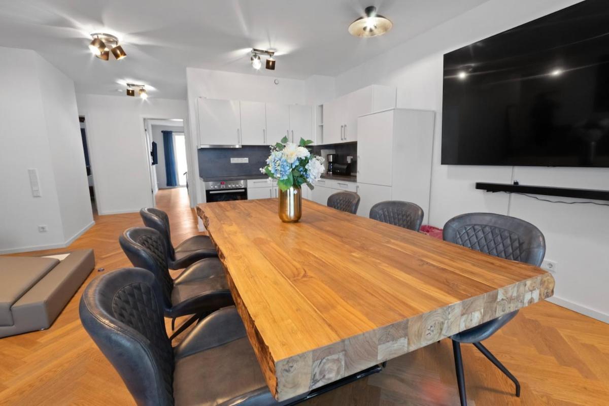 Luxus Im Zentrum Fuer 6 Personen! 3 Zimmer, Balkon, Wlan, Parkplatz Apartment *