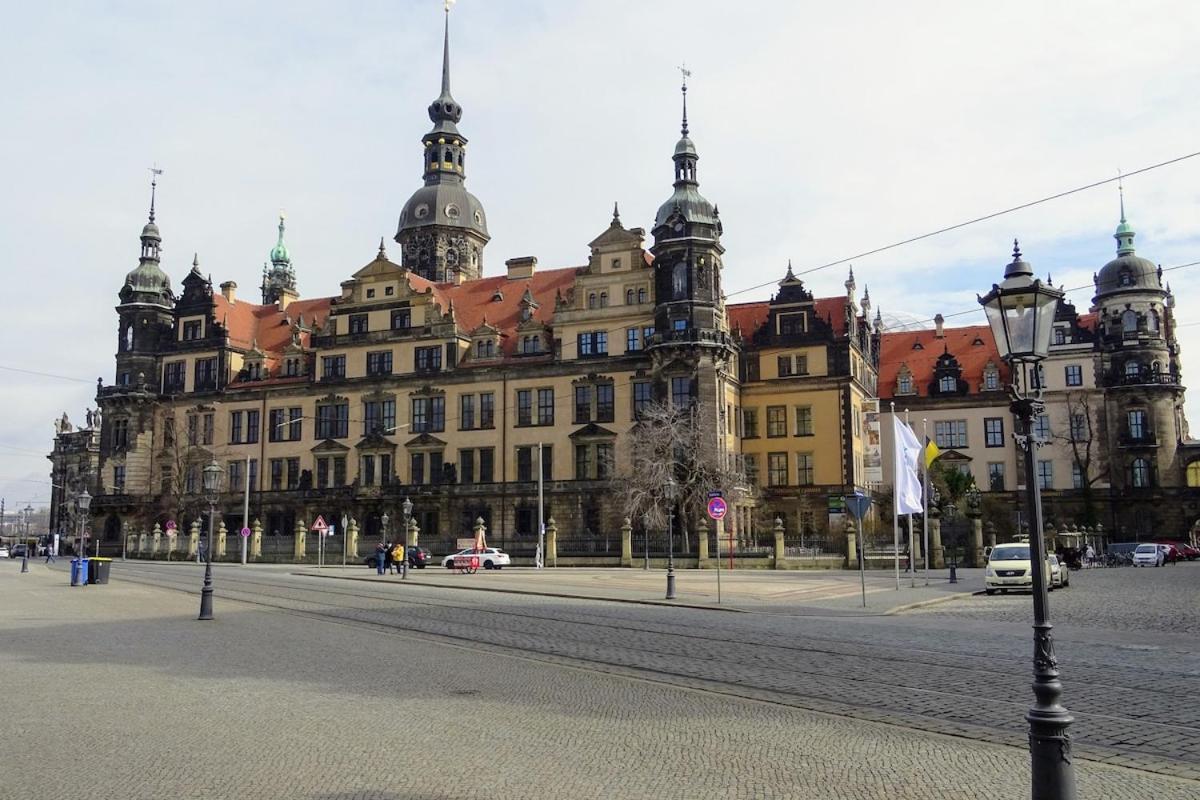 Luxus Im Zentrum Fuer 6 Personen! 3 Zimmer, Balkon, Wlan, Parkplatz Apartment