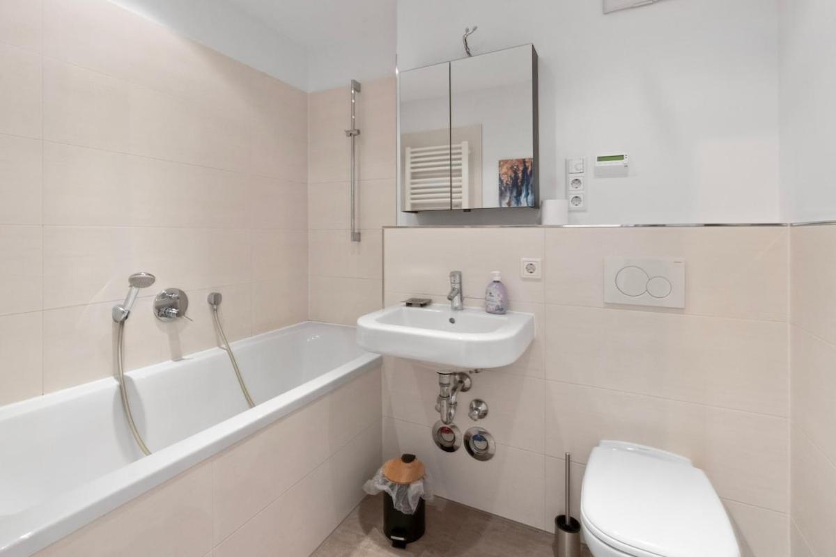 Luxus Im Zentrum Fuer 6 Personen! 3 Zimmer, Balkon, Wlan, Parkplatz Apartment *